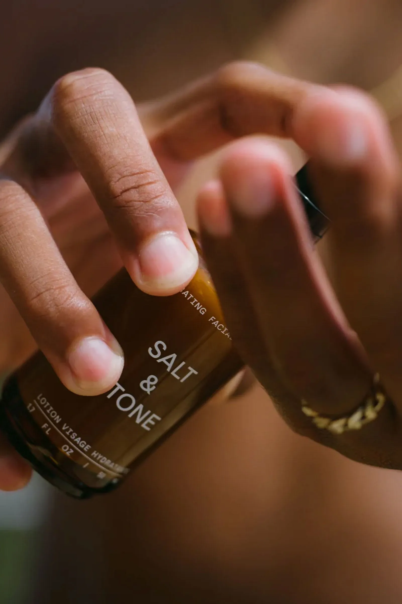 Sure! Here’s an optimized title for your e-commerce product:

**Intensely Hydrating Facial Lotion with Nourishing Ingredients for Glowing Skin**